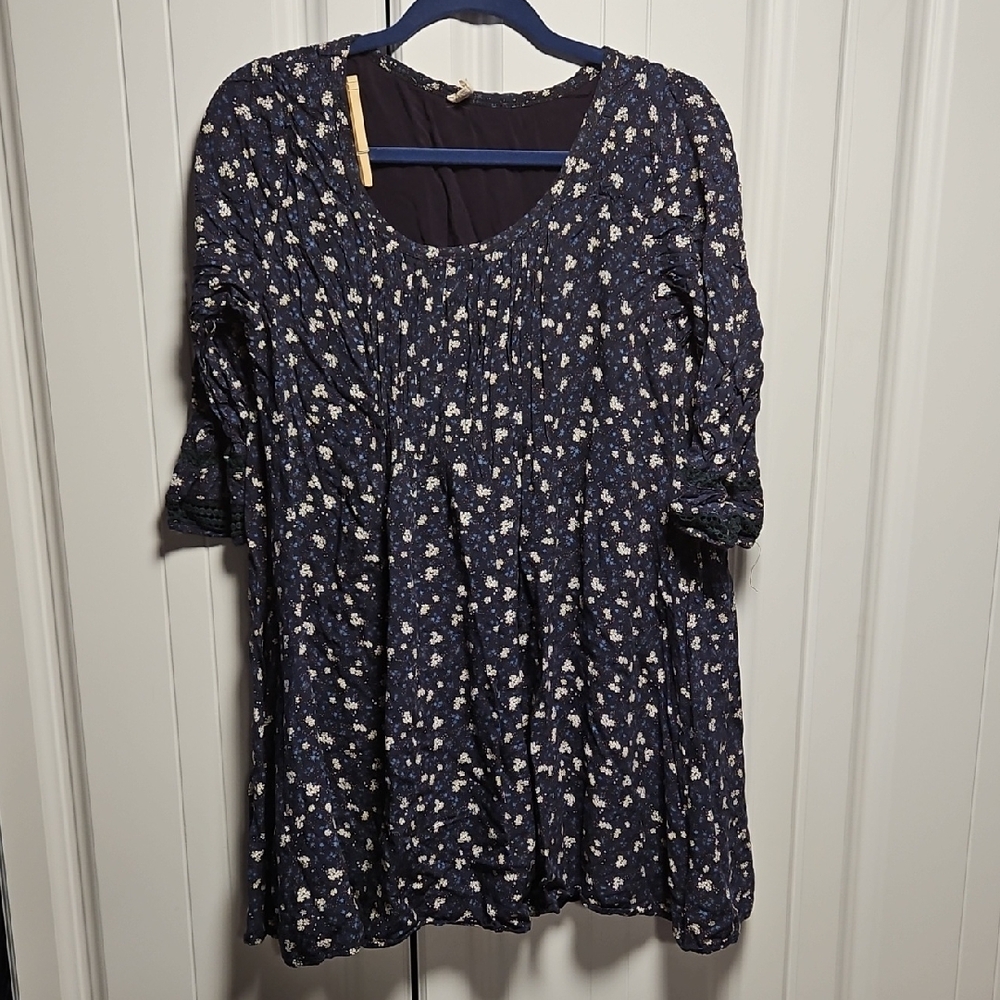 Easel Navy Blue Floral Top